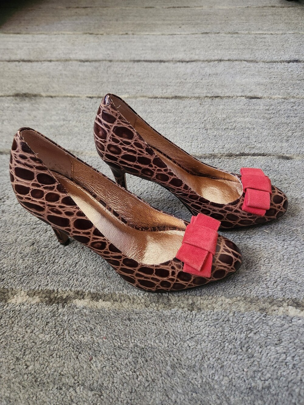 Miss Albright Brown Croc-Embossed Pumps with Red Bow
